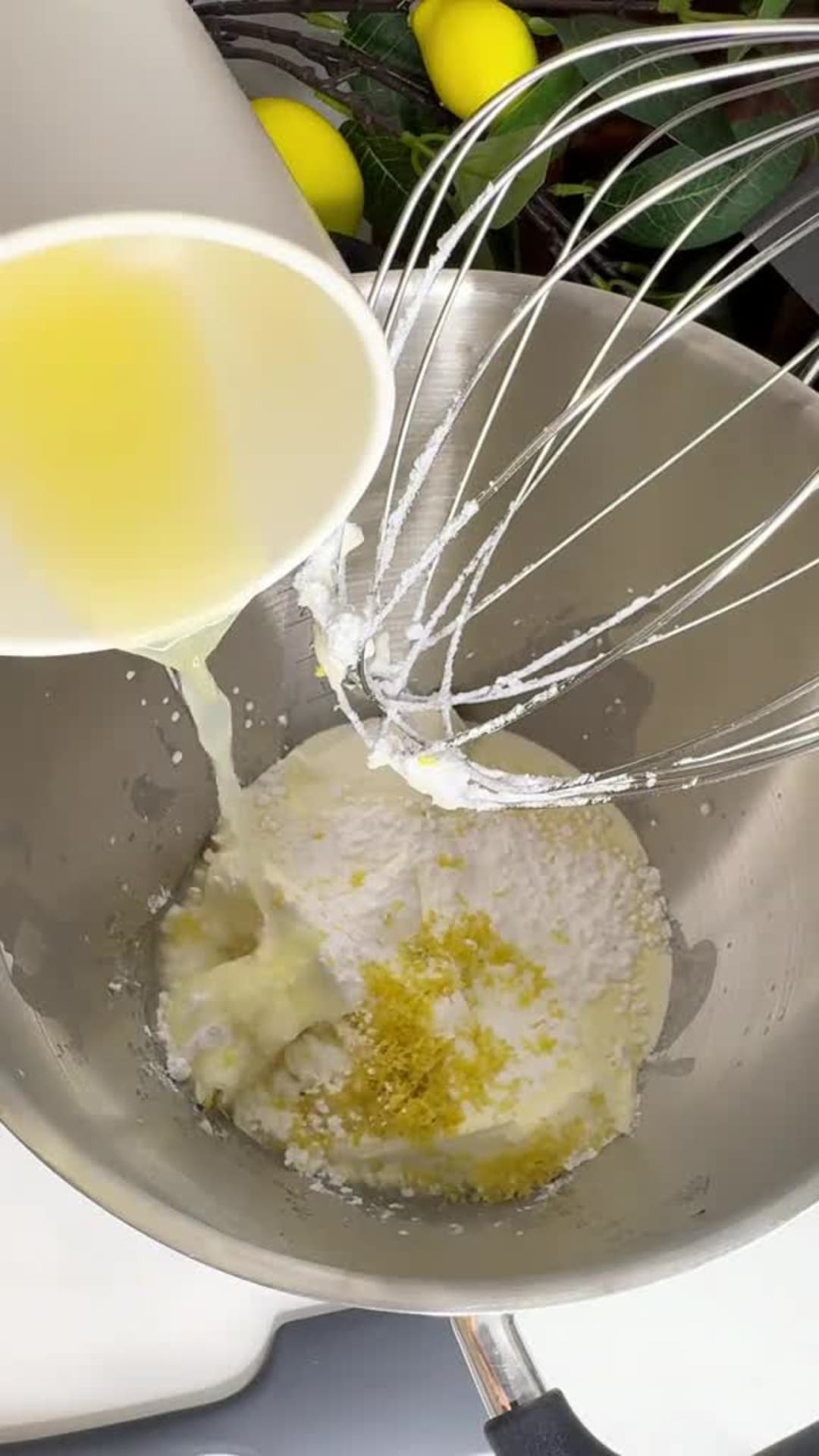 No-Bake Lemon Cheesecake Bars - Whipping cream cheese filling